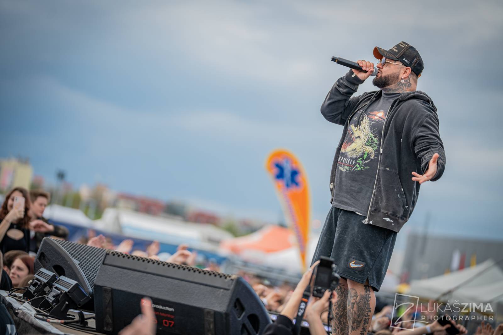 Rapová stage na Pražském Majálesu patřila Calinovi, Steinovi27 i Yzomandiasovi s Nik Tendem