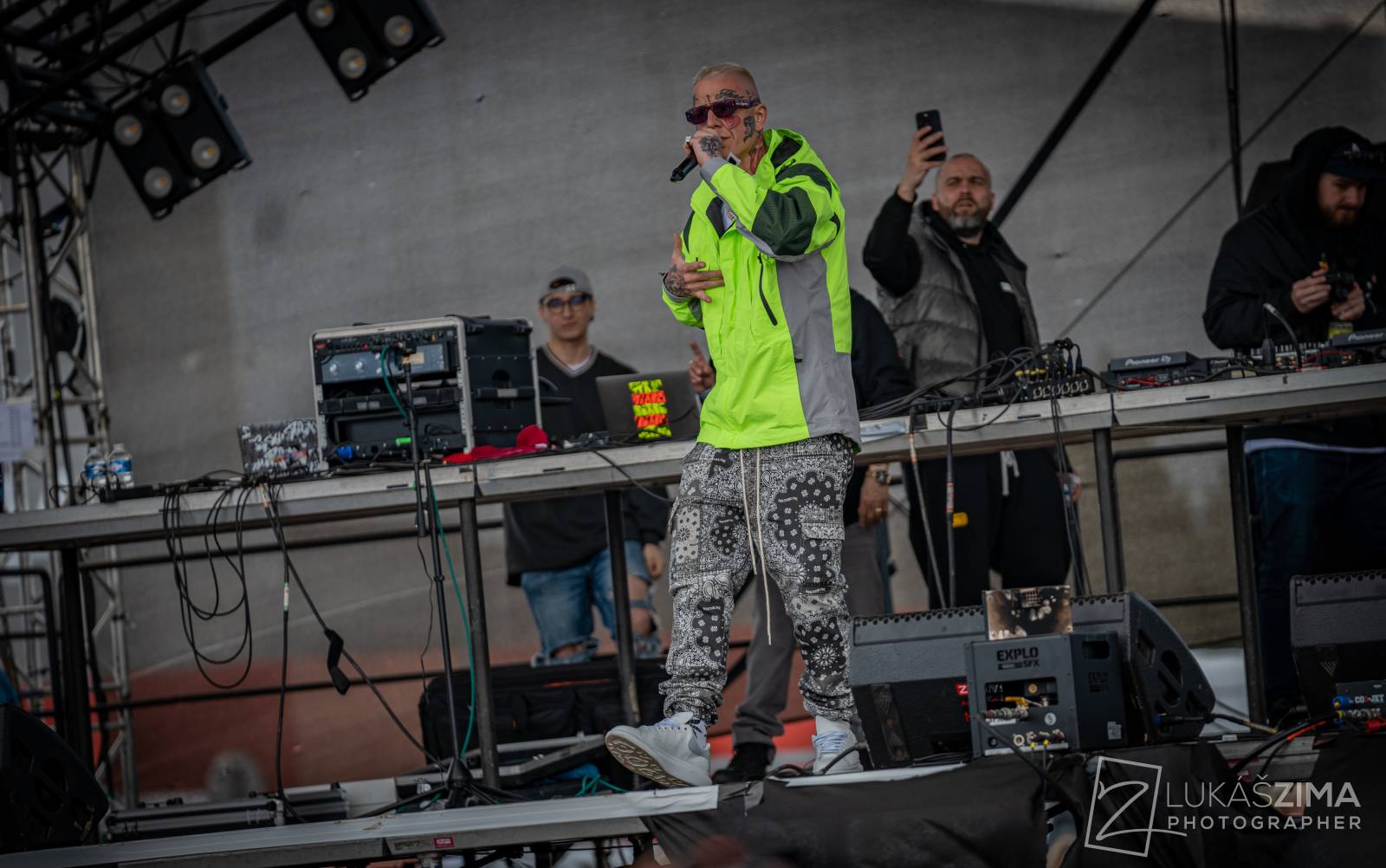 Rapová stage na Pražském Majálesu patřila Calinovi, Steinovi27 i Yzomandiasovi s Nik Tendem