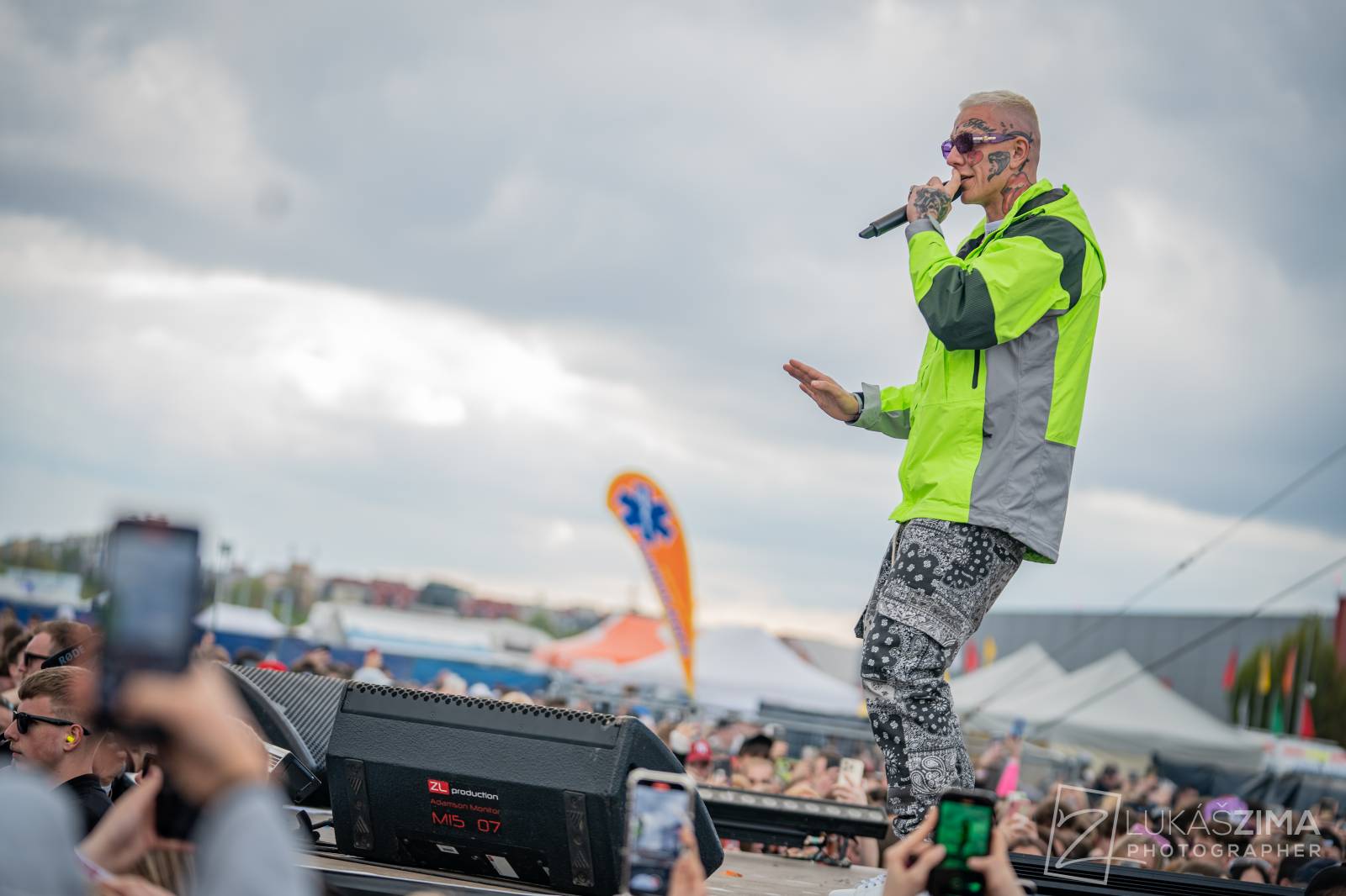 Rapová stage na Pražském Majálesu patřila Calinovi, Steinovi27 i Yzomandiasovi s Nik Tendem