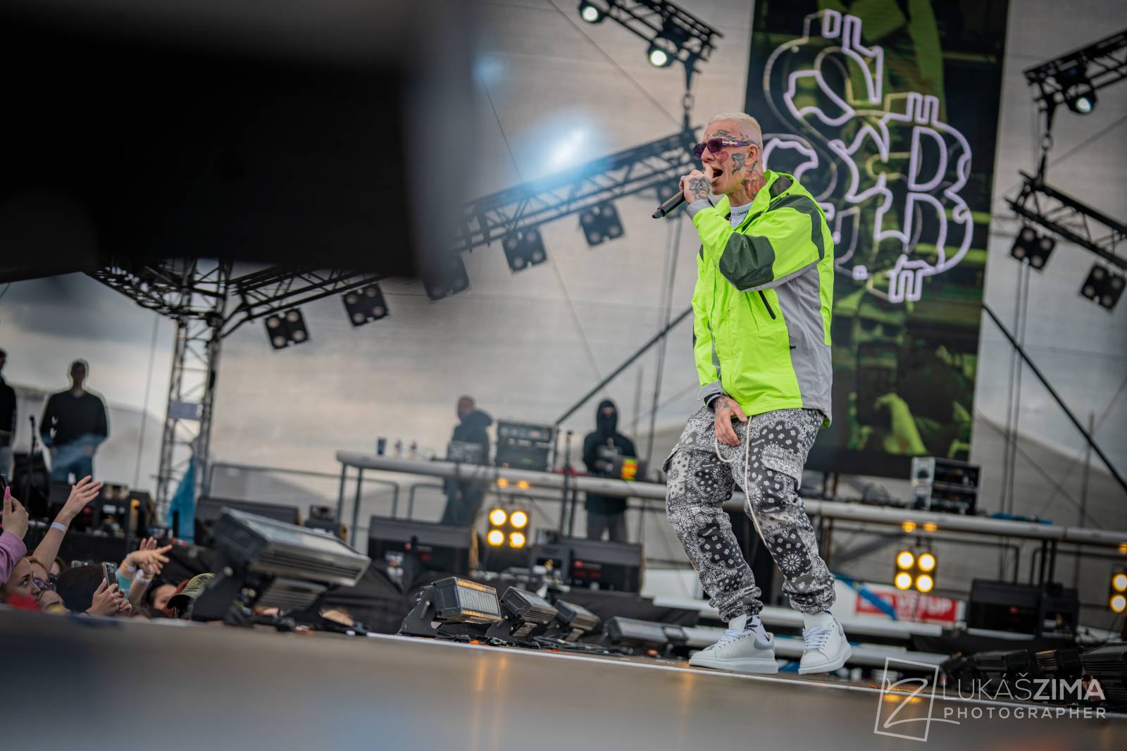 Rapová stage na Pražském Majálesu patřila Calinovi, Steinovi27 i Yzomandiasovi s Nik Tendem