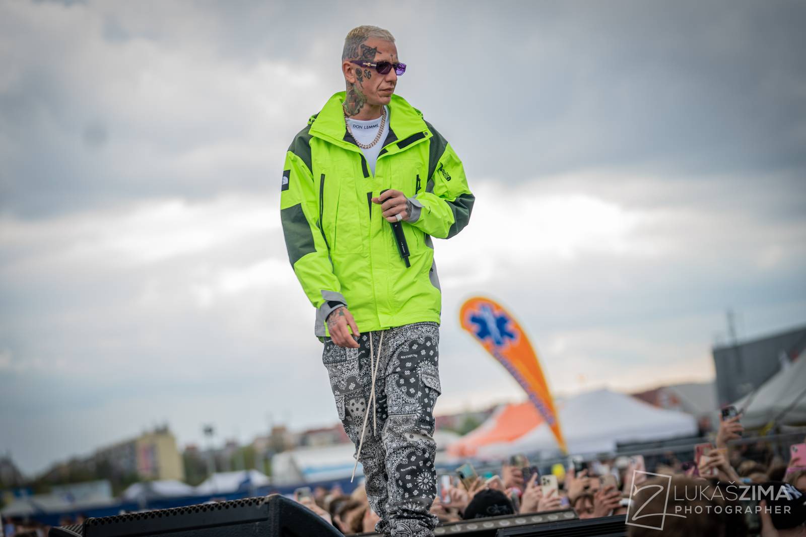 Rapová stage na Pražském Majálesu patřila Calinovi, Steinovi27 i Yzomandiasovi s Nik Tendem