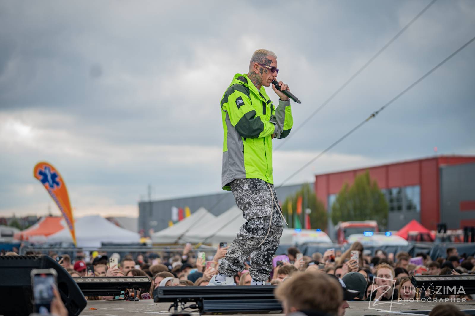 Rapová stage na Pražském Majálesu patřila Calinovi, Steinovi27 i Yzomandiasovi s Nik Tendem