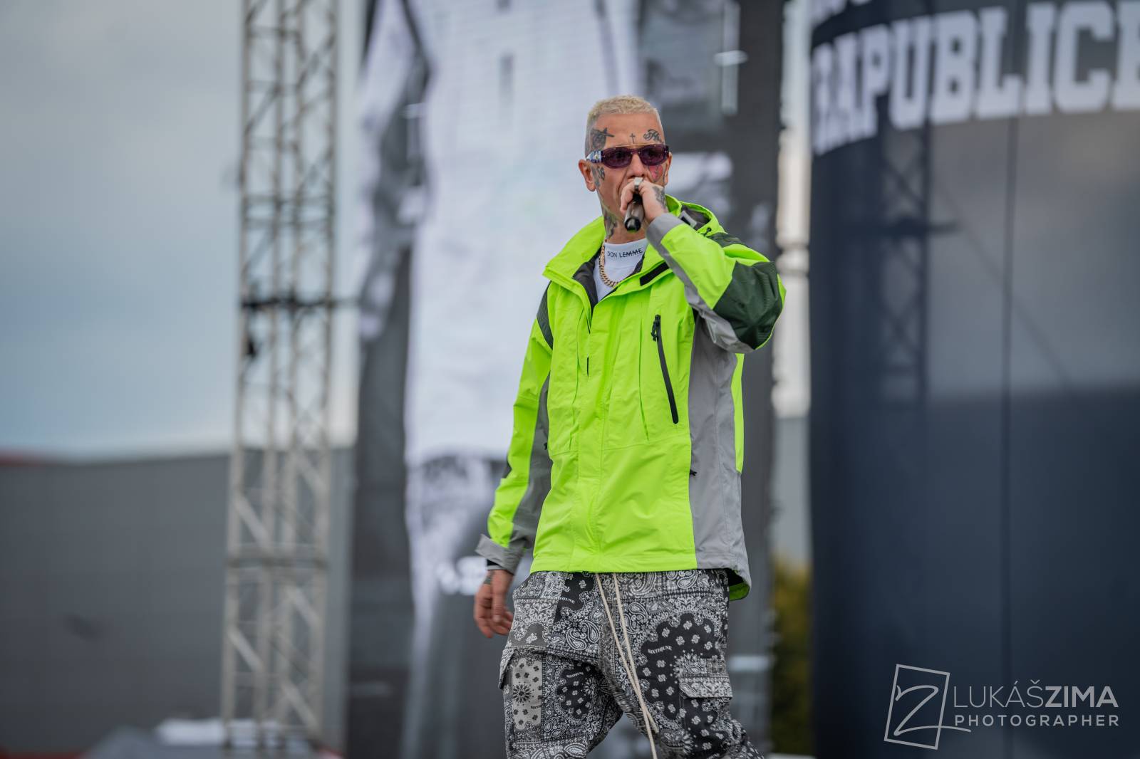 Rapová stage na Pražském Majálesu patřila Calinovi, Steinovi27 i Yzomandiasovi s Nik Tendem