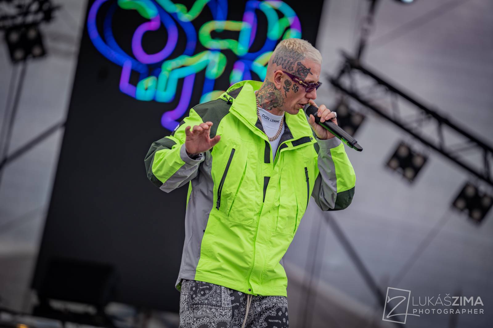 Rapová stage na Pražském Majálesu patřila Calinovi, Steinovi27 i Yzomandiasovi s Nik Tendem