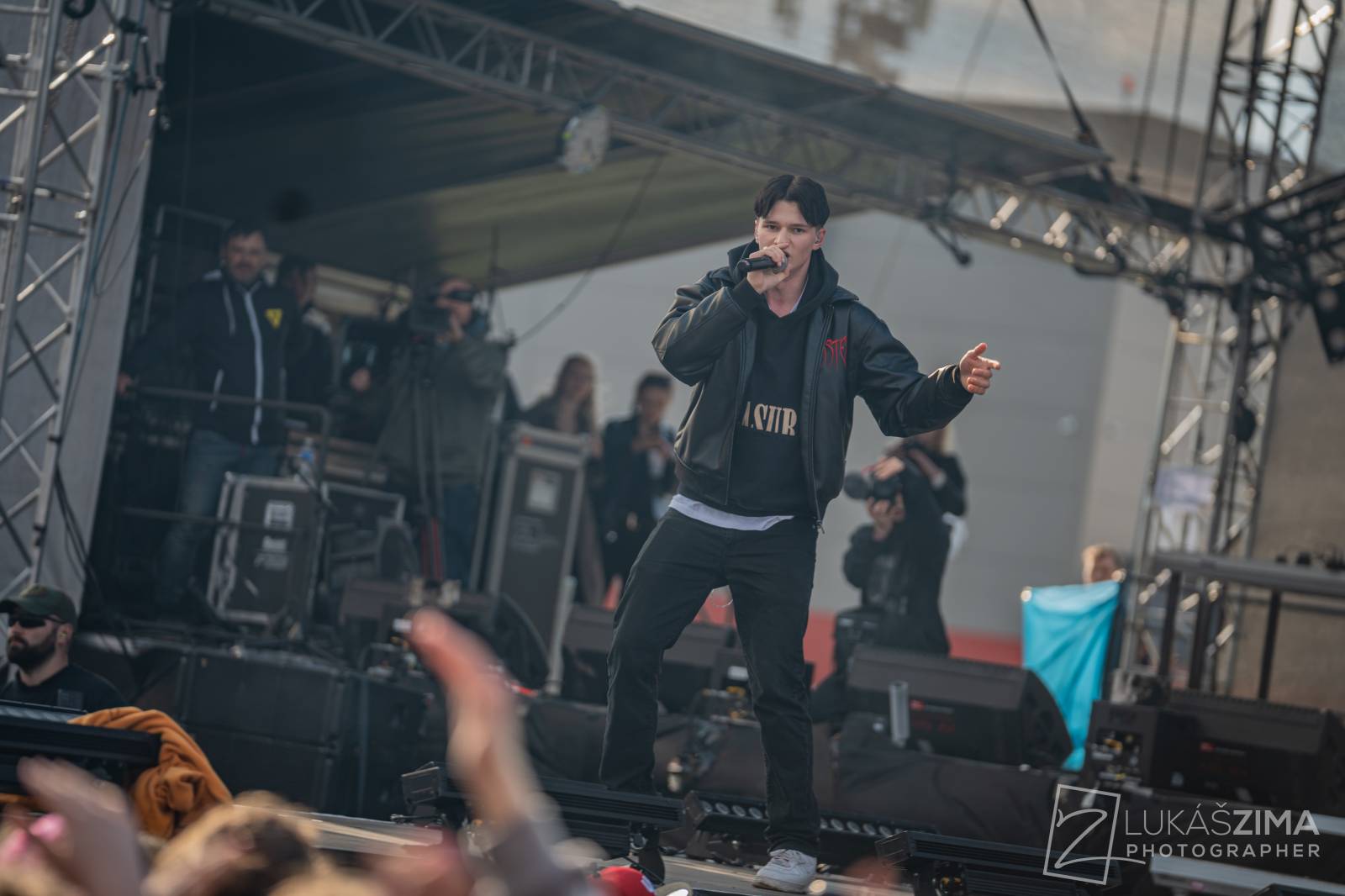 Rapová stage na Pražském Majálesu patřila Calinovi, Steinovi27 i Yzomandiasovi s Nik Tendem
