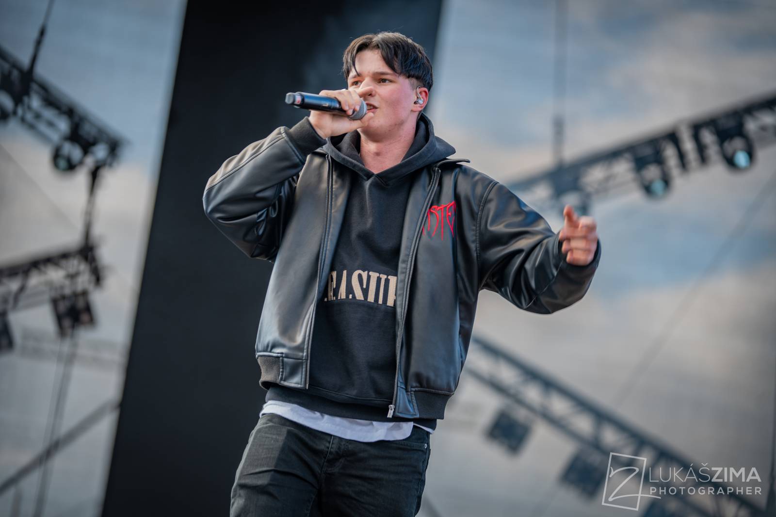 Rapová stage na Pražském Majálesu patřila Calinovi, Steinovi27 i Yzomandiasovi s Nik Tendem