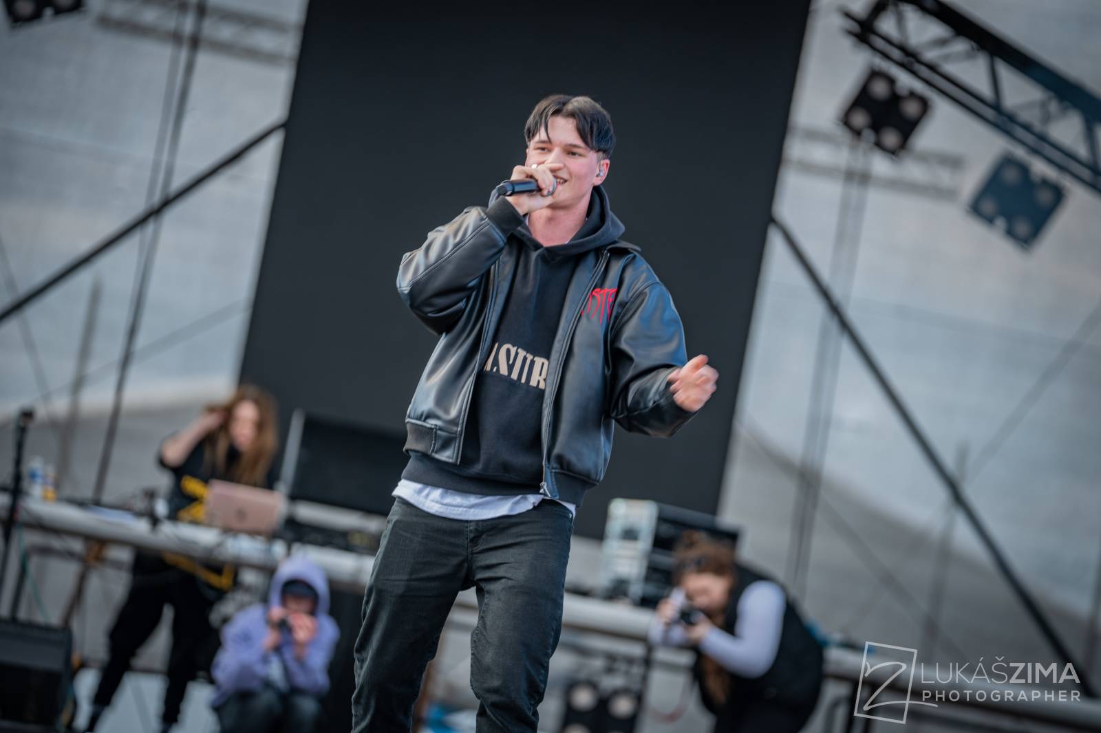 Rapová stage na Pražském Majálesu patřila Calinovi, Steinovi27 i Yzomandiasovi s Nik Tendem