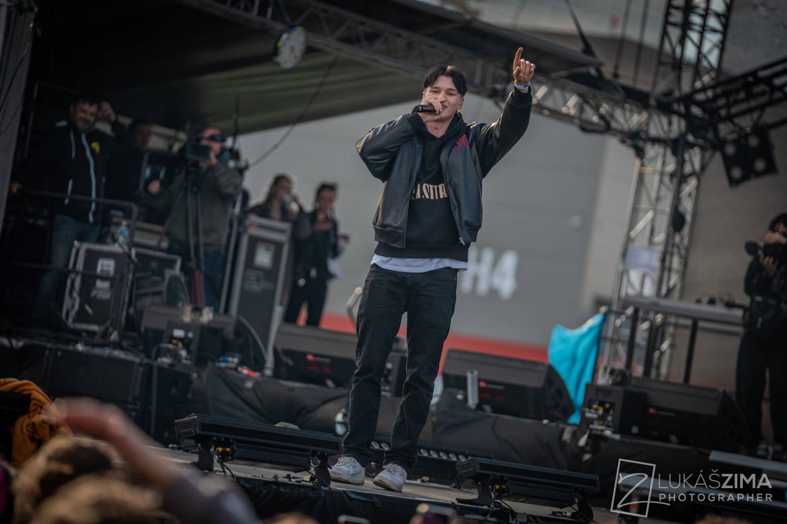 Rapová stage na Pražském Majálesu patřila Calinovi, Steinovi27 i Yzomandiasovi s Nik Tendem