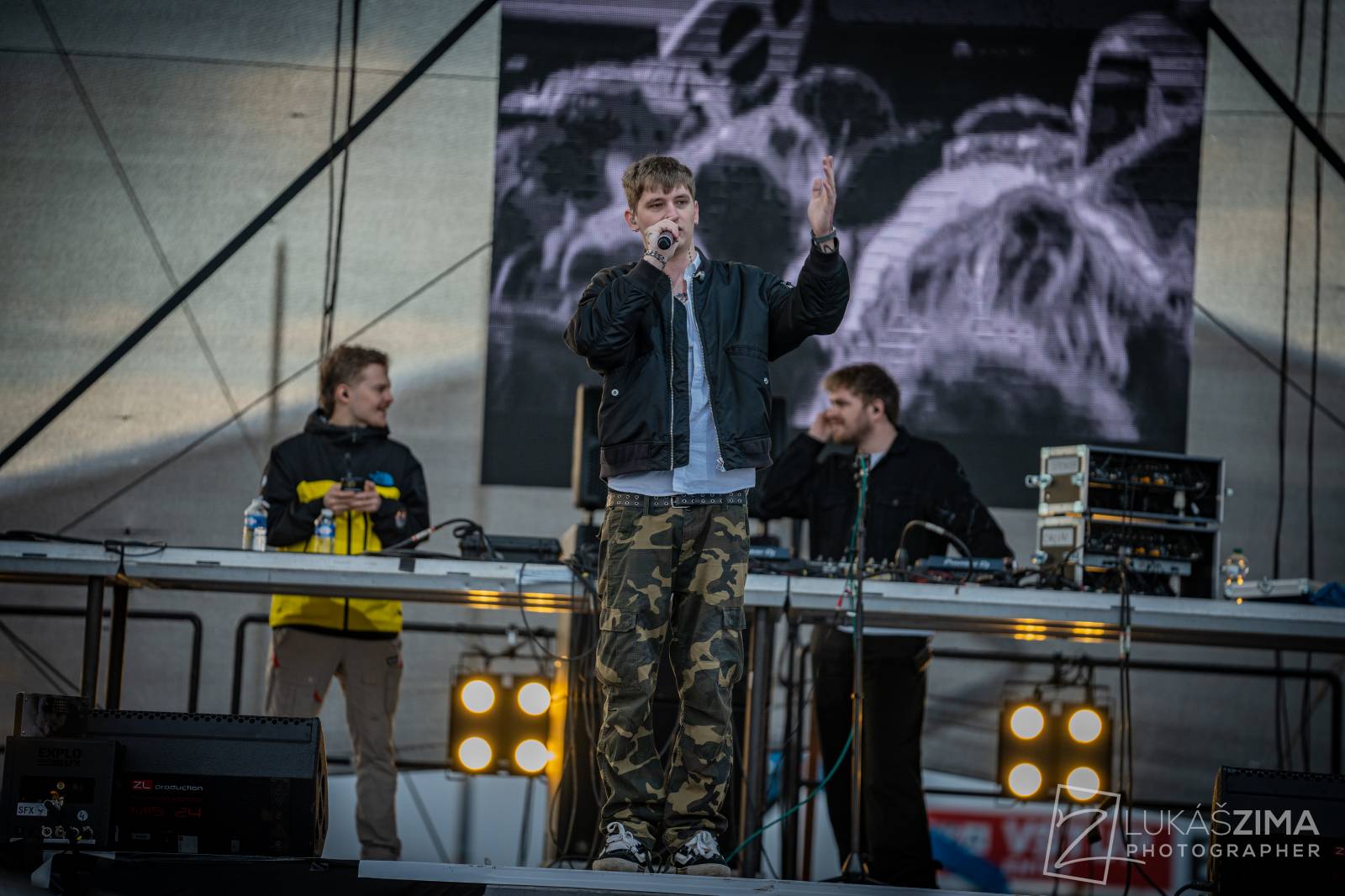 Rapová stage na Pražském Majálesu patřila Calinovi, Steinovi27 i Yzomandiasovi s Nik Tendem