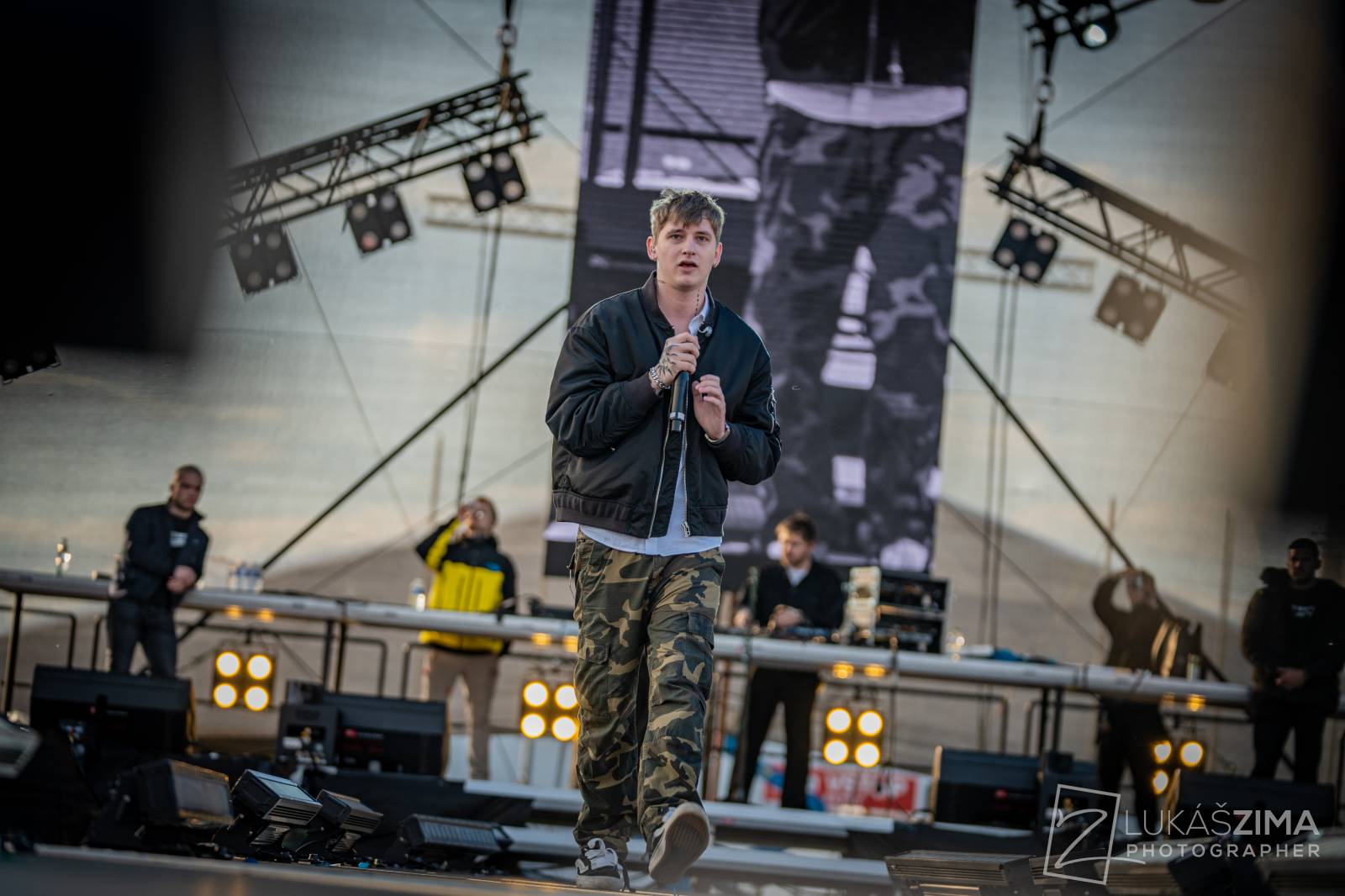 Rapová stage na Pražském Majálesu patřila Calinovi, Steinovi27 i Yzomandiasovi s Nik Tendem