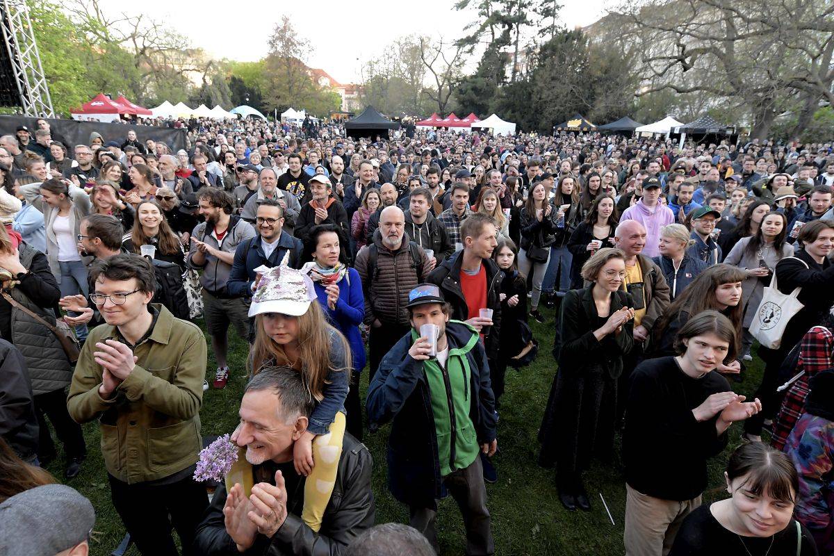 V Praze se slavil Mezinárodní den jazzu, zahráli Blue Uandi i Natalia Tena z Harryho Pottera