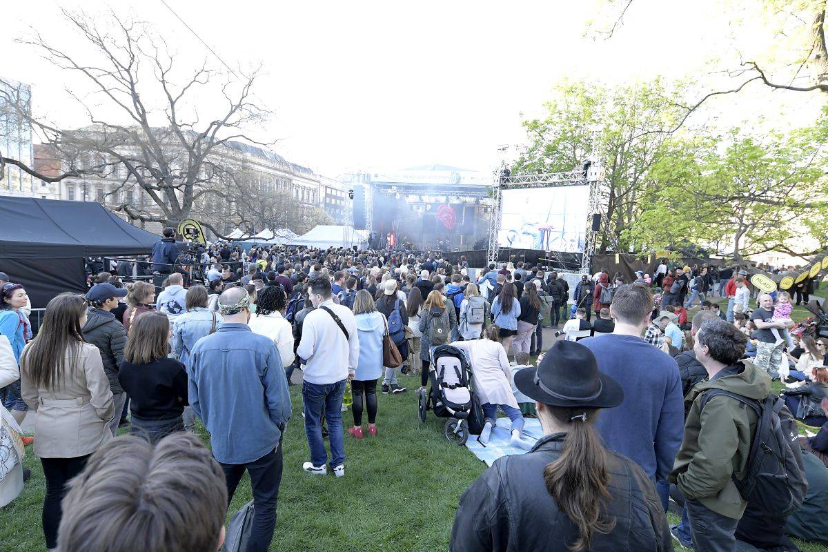 V Praze se slavil Mezinárodní den jazzu, zahráli Blue Uandi i Natalia Tena z Harryho Pottera