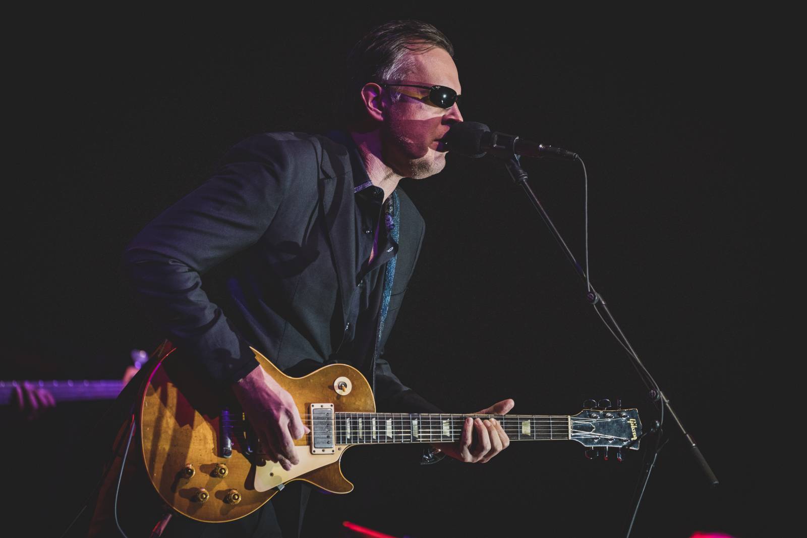 Bluesový král Joe Bonamassa si podmanil vyprodané Forum Karlín