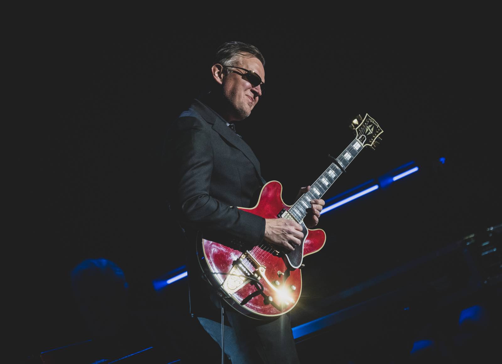 Bluesový král Joe Bonamassa si podmanil vyprodané Forum Karlín