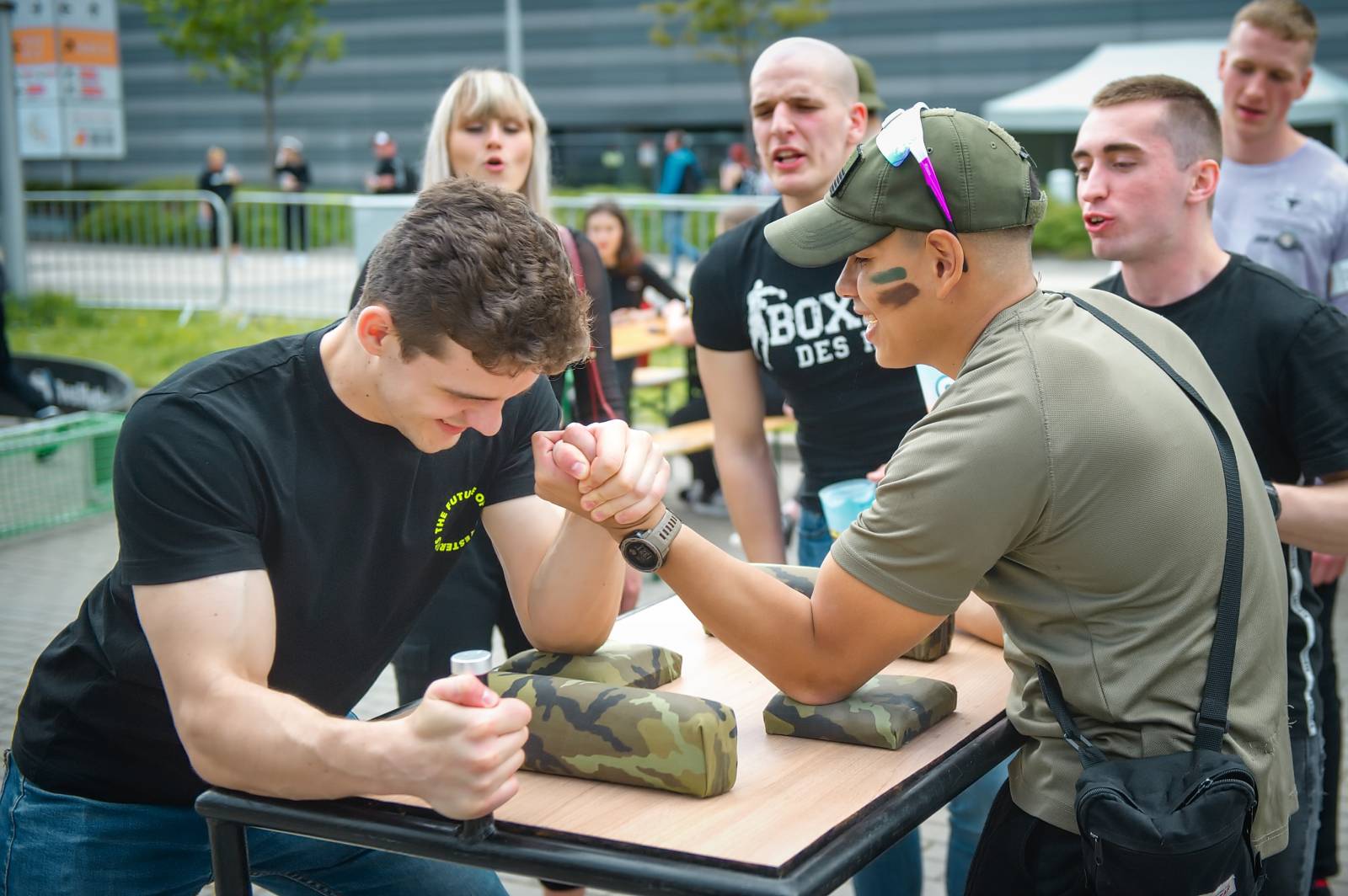 Průtrže mračen dobrou náladu nespláchly. Brněnský Majáles přivítal Ewu Farnou, Horkýže Slíže i Kryštof