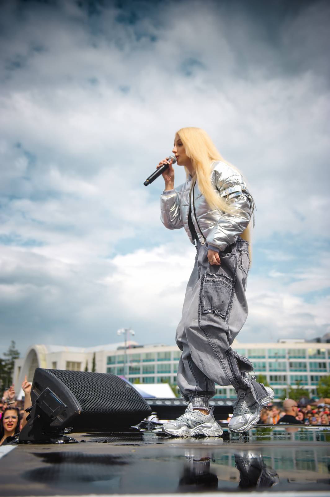 Průtrže mračen dobrou náladu nespláchly. Brněnský Majáles přivítal Ewu Farnou, Horkýže Slíže i Kryštof