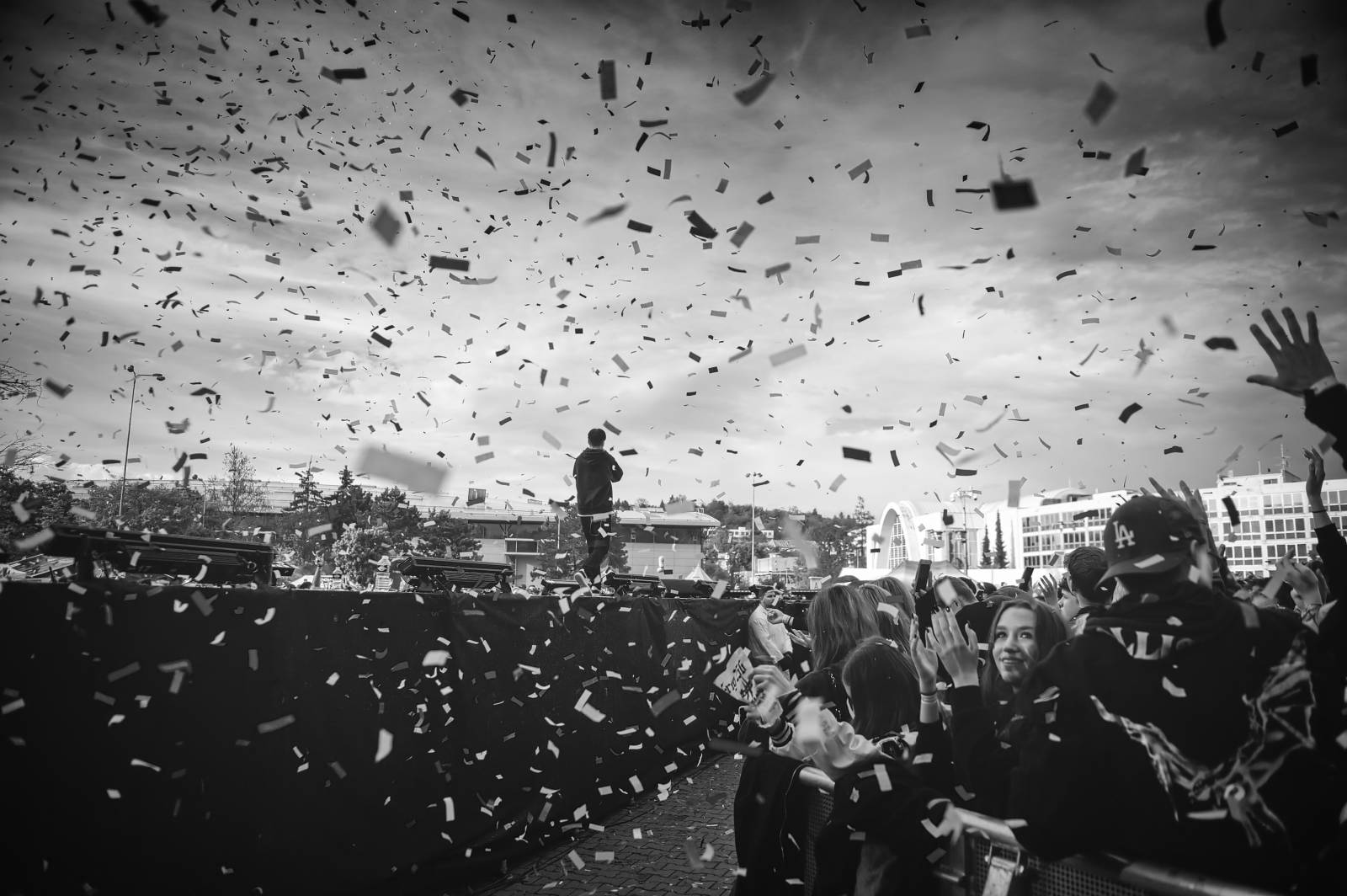 Průtrže mračen dobrou náladu nespláchly. Brněnský Majáles přivítal Ewu Farnou, Horkýže Slíže i Kryštof