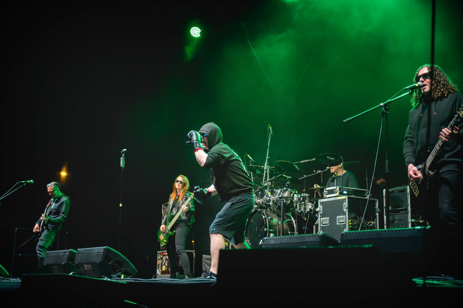 Průtrže mračen dobrou náladu nespláchly. Brněnský Majáles přivítal Ewu Farnou, Horkýže Slíže i Kryštof