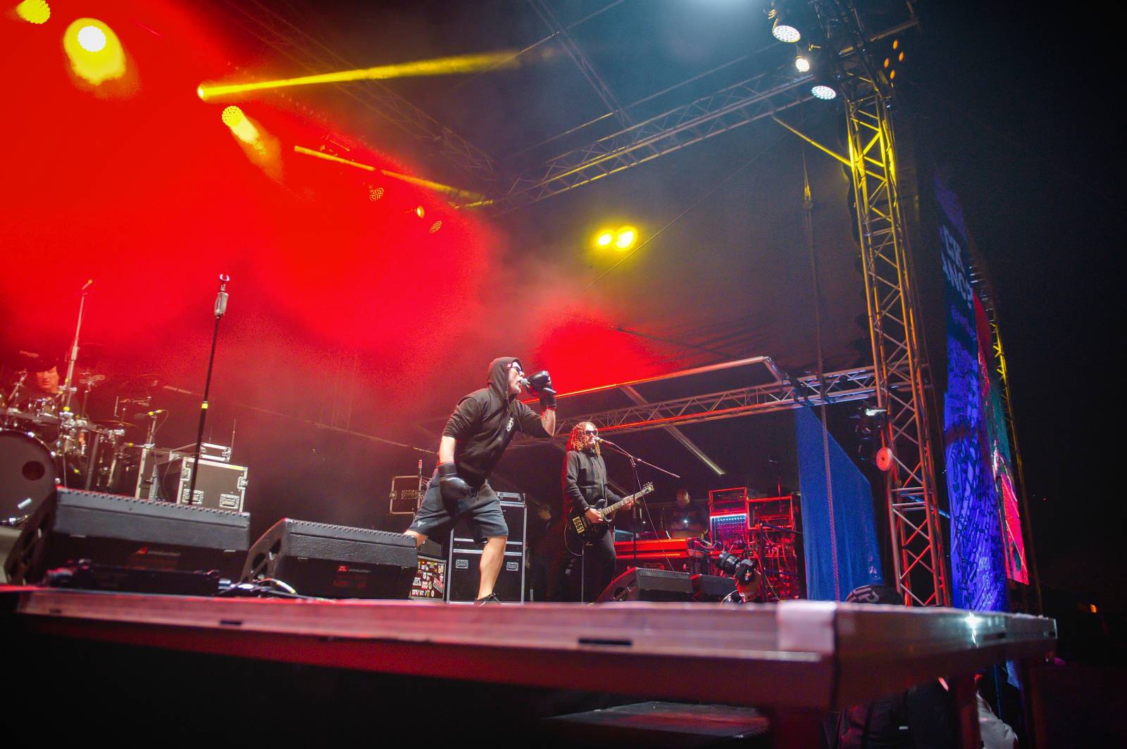 Průtrže mračen dobrou náladu nespláchly. Brněnský Majáles přivítal Ewu Farnou, Horkýže Slíže i Kryštof