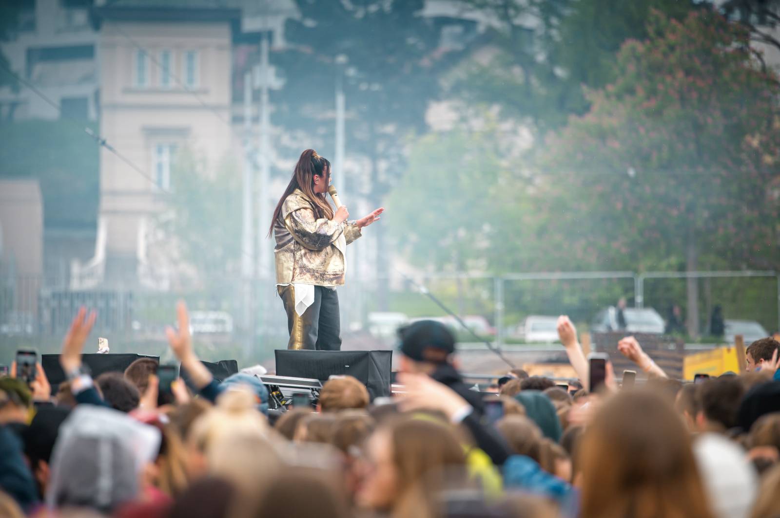 Průtrže mračen dobrou náladu nespláchly. Brněnský Majáles přivítal Ewu Farnou, Horkýže Slíže i Kryštof