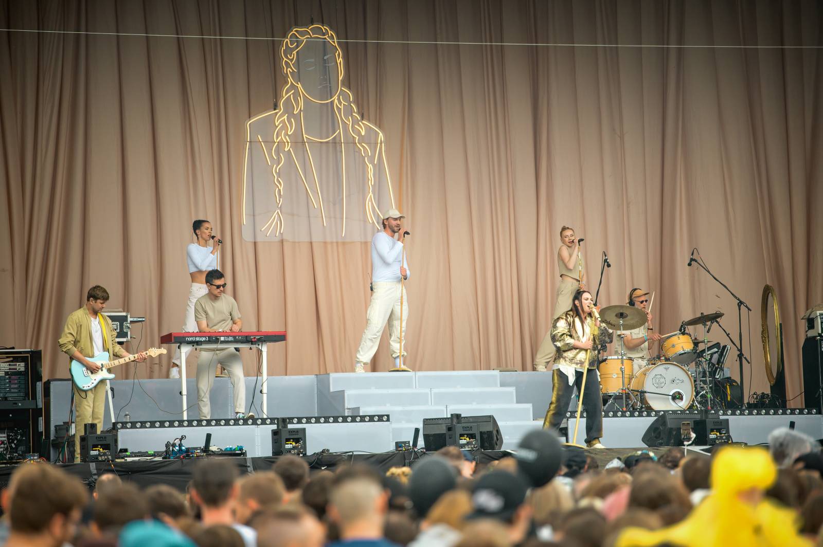 Průtrže mračen dobrou náladu nespláchly. Brněnský Majáles přivítal Ewu Farnou, Horkýže Slíže i Kryštof