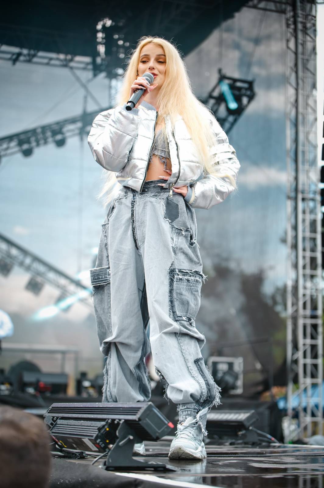 Průtrže mračen dobrou náladu nespláchly. Brněnský Majáles přivítal Ewu Farnou, Horkýže Slíže i Kryštof