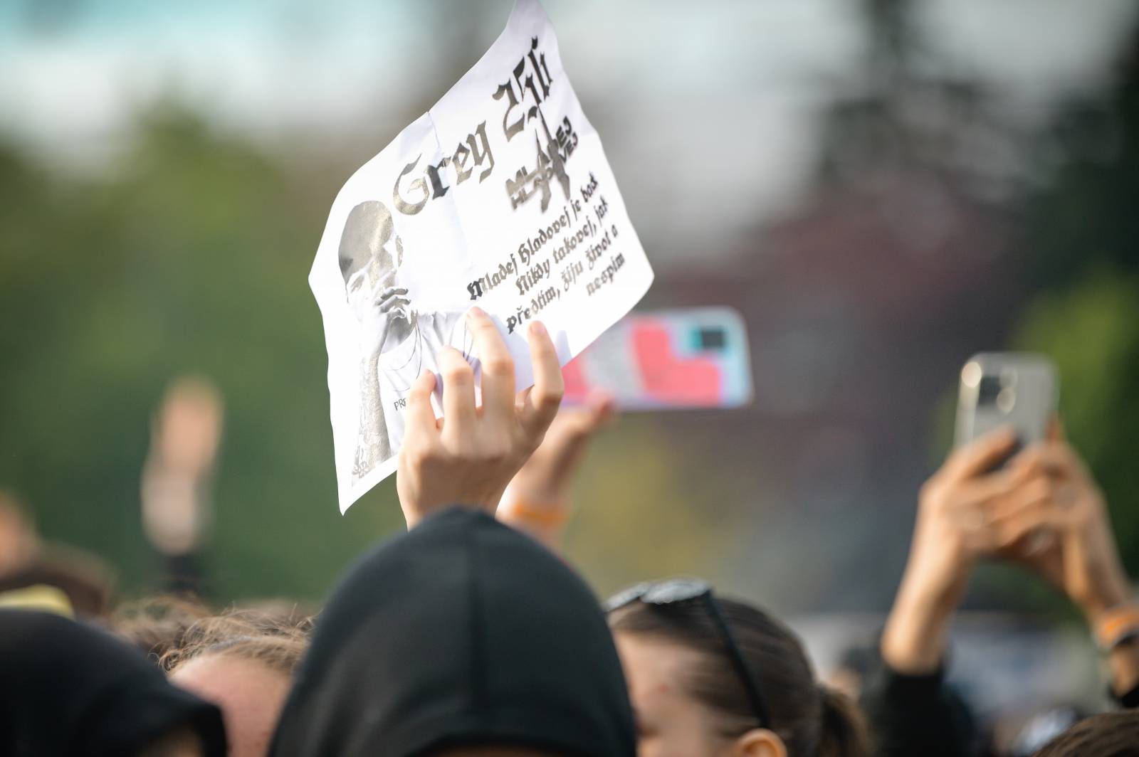 Průtrže mračen dobrou náladu nespláchly. Brněnský Majáles přivítal Ewu Farnou, Horkýže Slíže i Kryštof