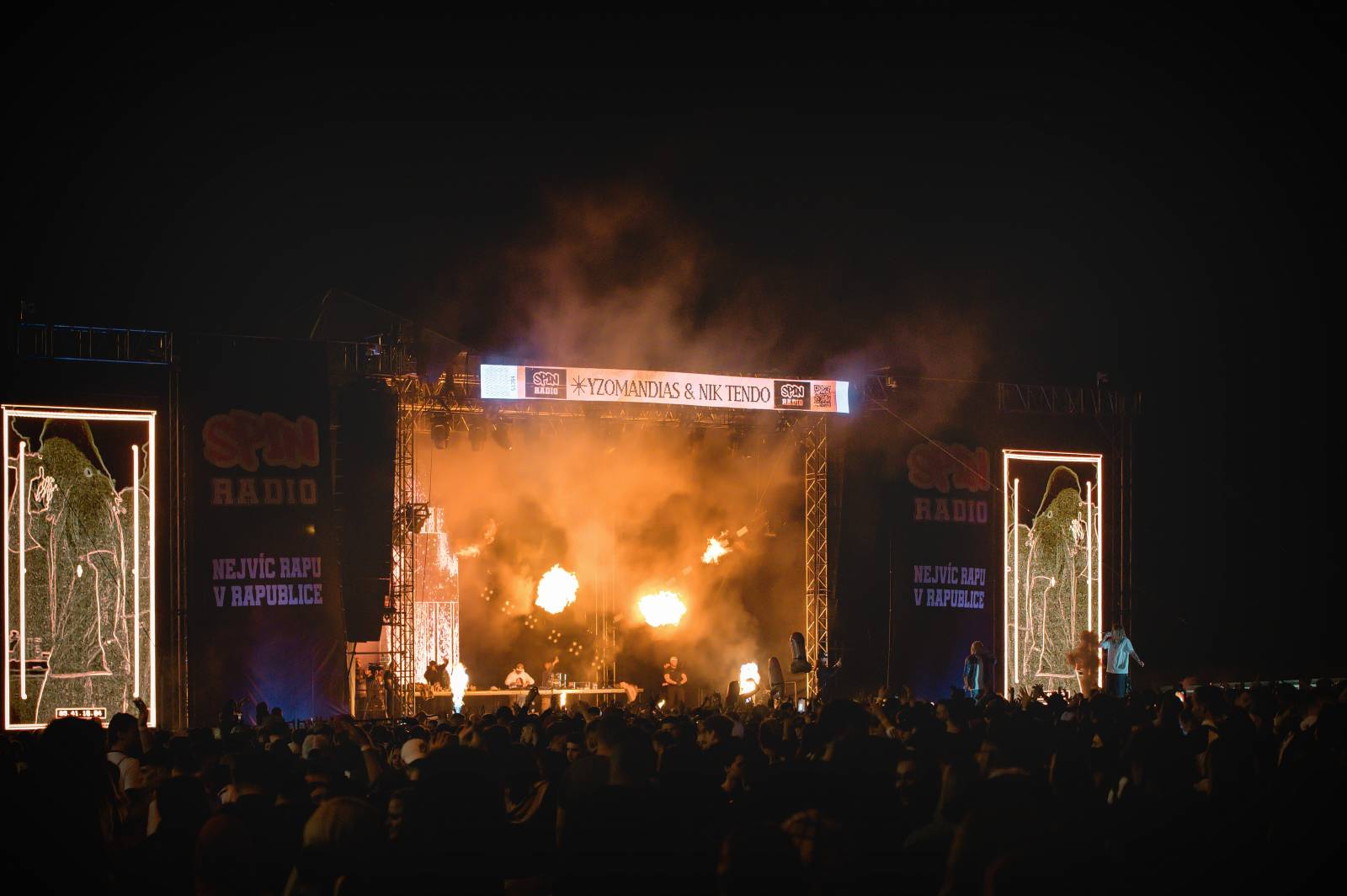 Průtrže mračen dobrou náladu nespláchly. Brněnský Majáles přivítal Ewu Farnou, Horkýže Slíže i Kryštof