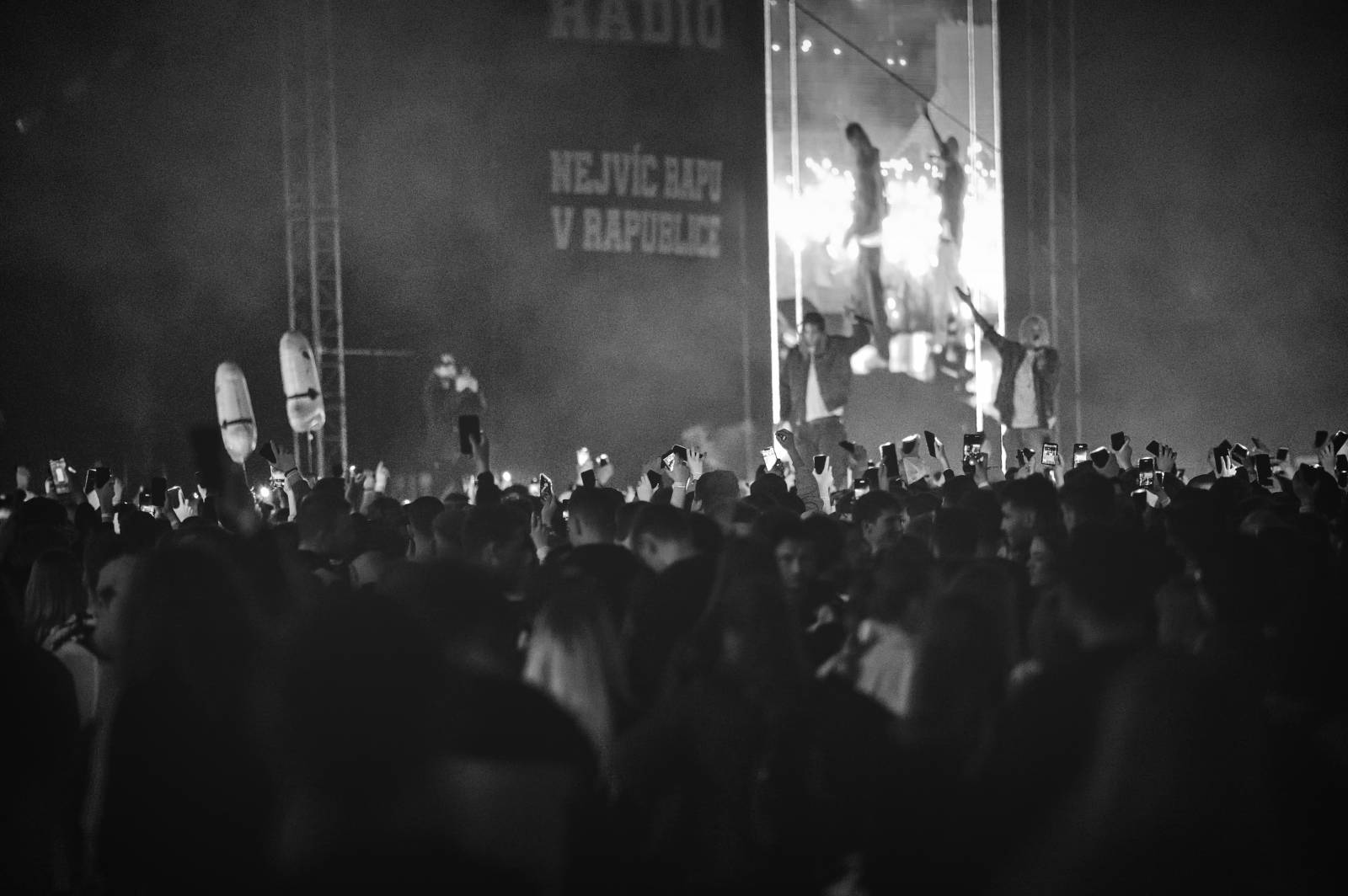 Průtrže mračen dobrou náladu nespláchly. Brněnský Majáles přivítal Ewu Farnou, Horkýže Slíže i Kryštof