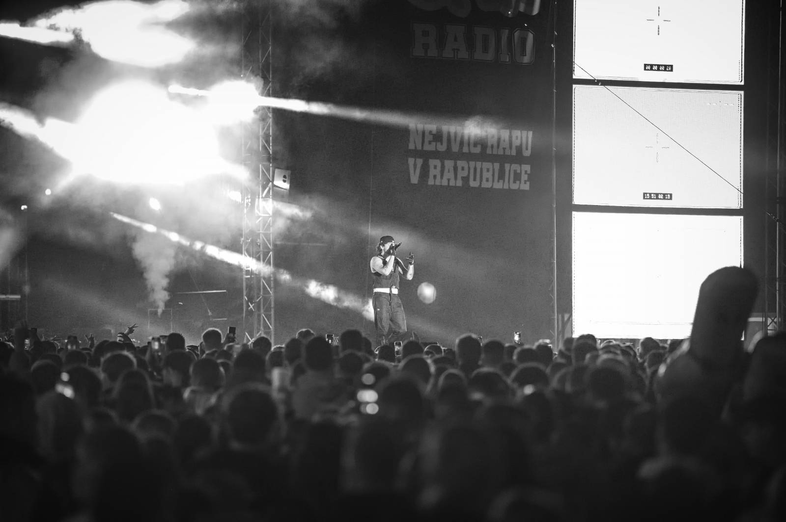 Průtrže mračen dobrou náladu nespláchly. Brněnský Majáles přivítal Ewu Farnou, Horkýže Slíže i Kryštof