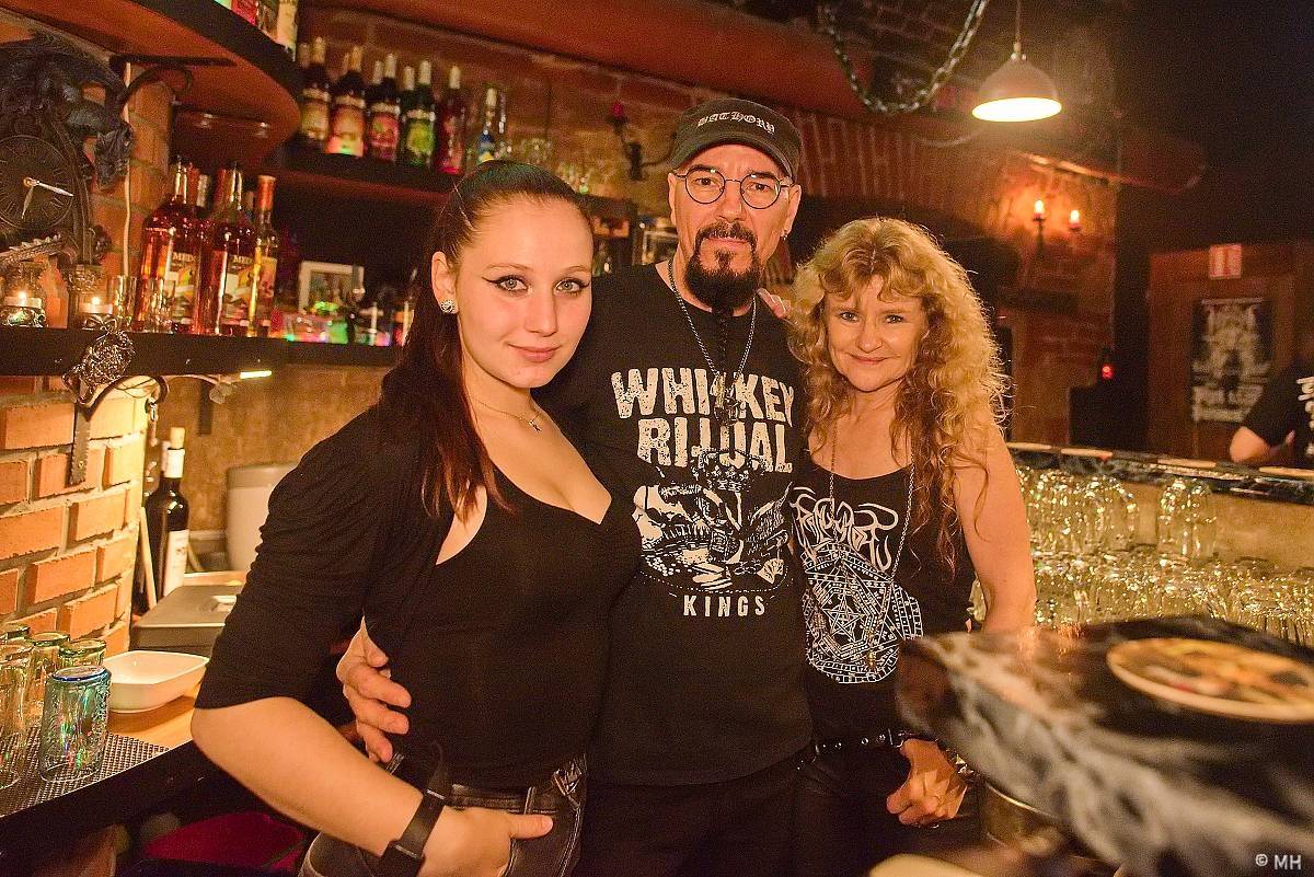 Plzeň ovládl blackmetal. Parlament přivítal finskou Hornu