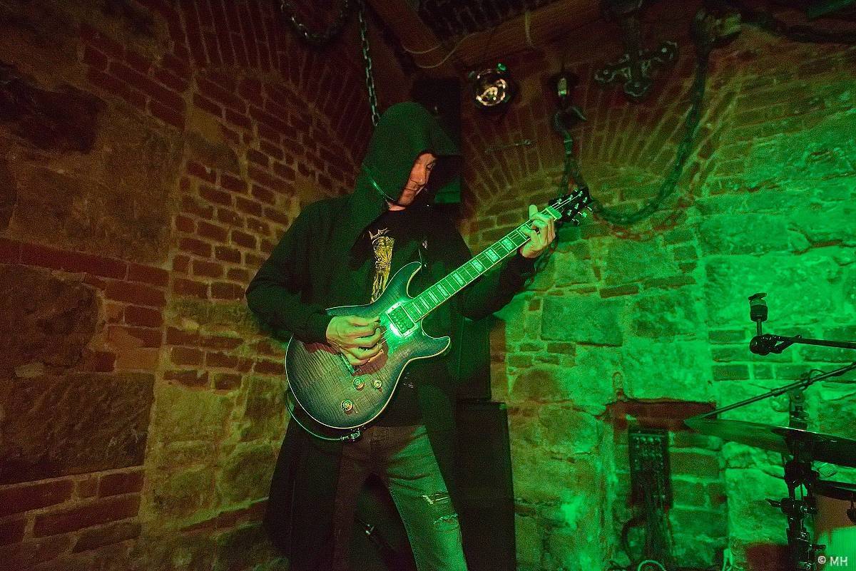 Plzeň ovládl blackmetal. Parlament přivítal finskou Hornu