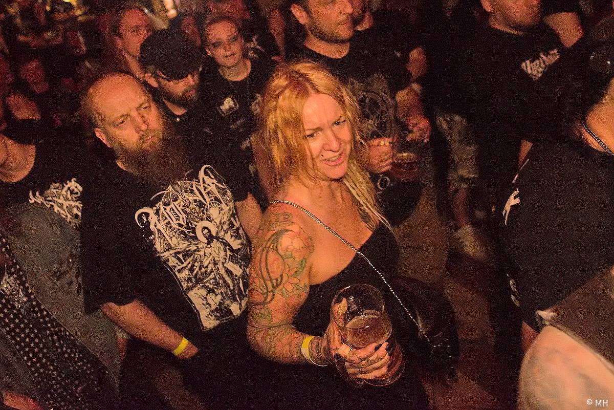 Plzeň ovládl blackmetal. Parlament přivítal finskou Hornu