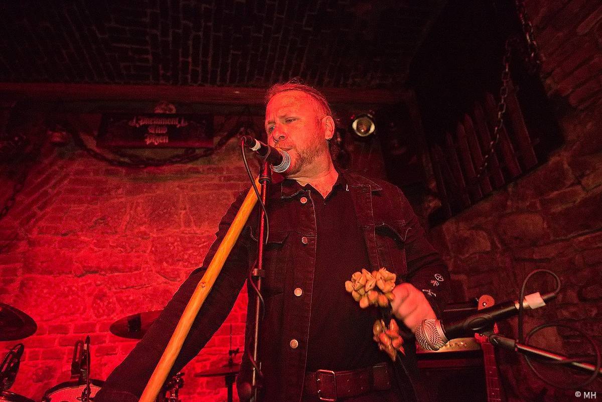 Plzeň ovládl blackmetal. Parlament přivítal finskou Hornu