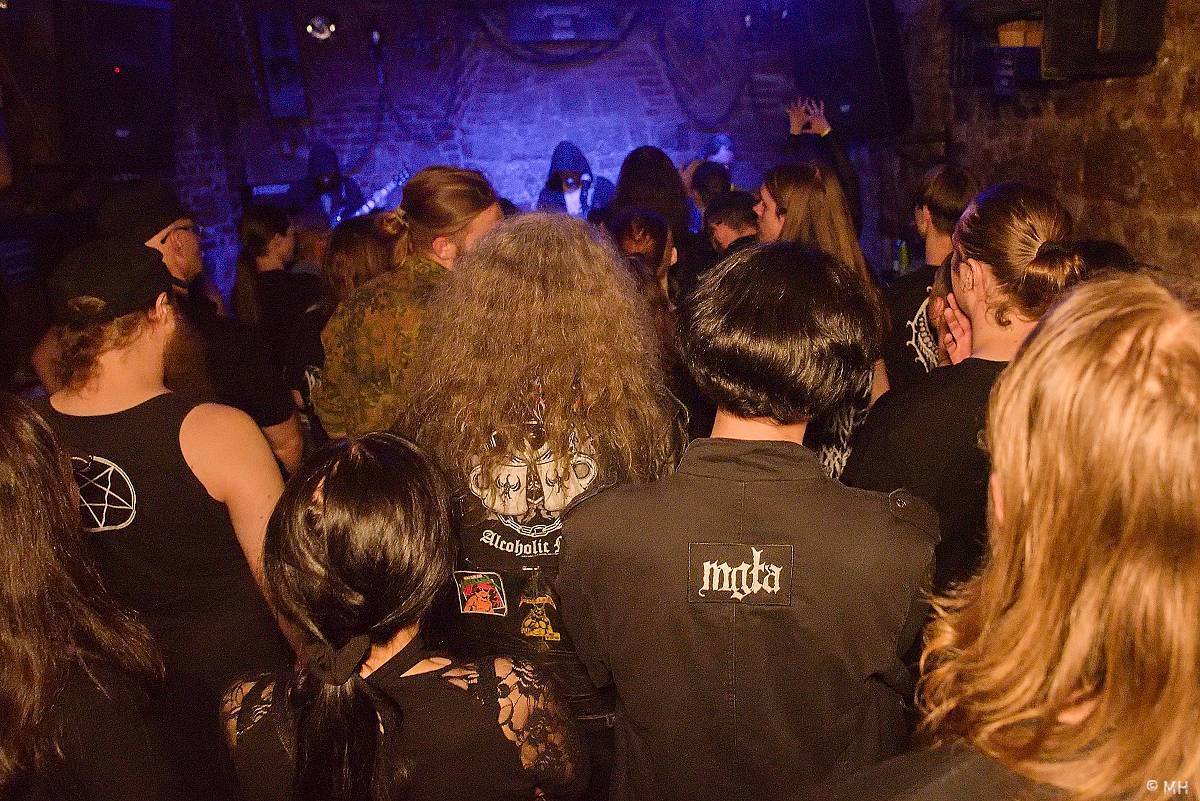 Plzeň ovládl blackmetal. Parlament přivítal finskou Hornu