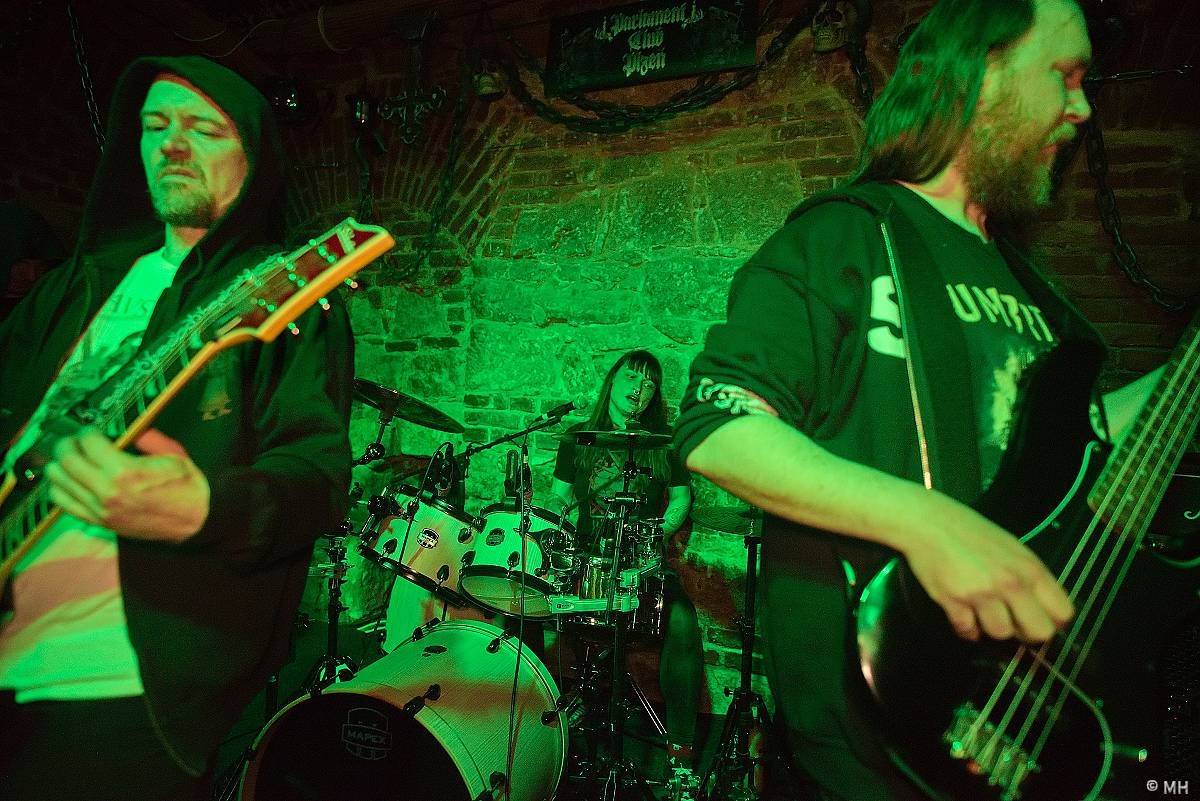 Plzeň ovládl blackmetal. Parlament přivítal finskou Hornu