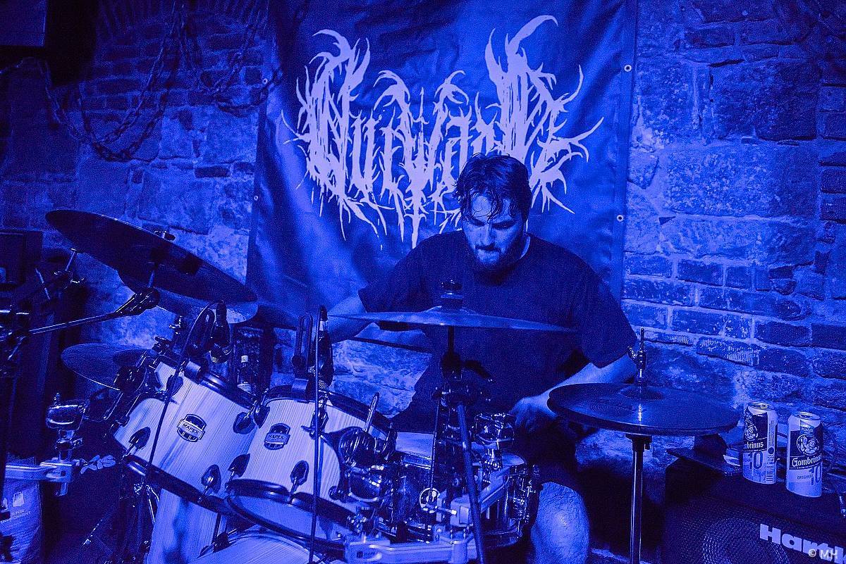 Plzeň ovládl blackmetal. Parlament přivítal finskou Hornu