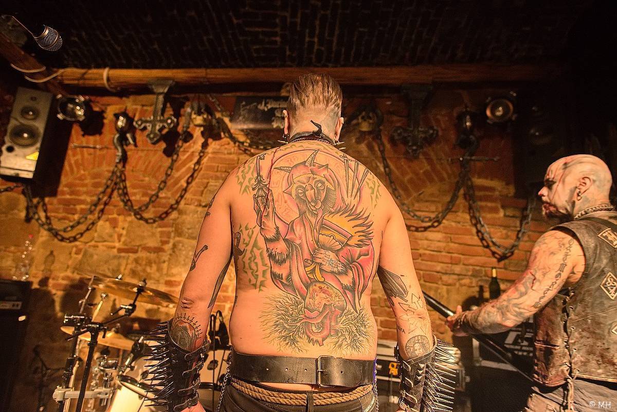 Plzeň ovládl blackmetal. Parlament přivítal finskou Hornu