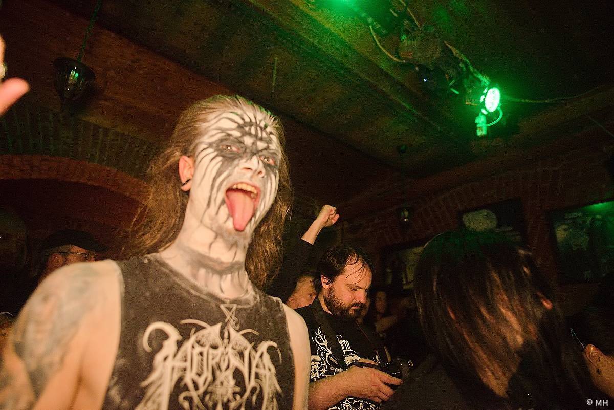 Plzeň ovládl blackmetal. Parlament přivítal finskou Hornu