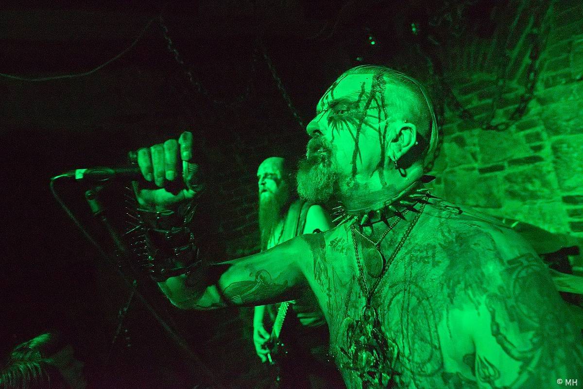 Plzeň ovládl blackmetal. Parlament přivítal finskou Hornu