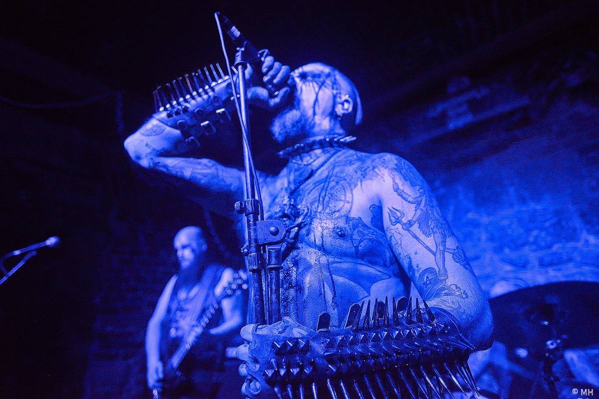 Plzeň ovládl blackmetal. Parlament přivítal finskou Hornu