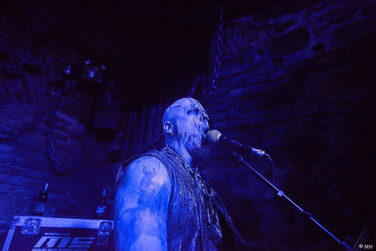 Plzeň ovládl blackmetal. Parlament přivítal finskou Hornu