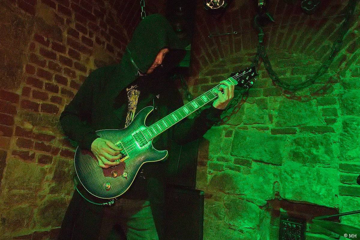 Plzeň ovládl blackmetal. Parlament přivítal finskou Hornu