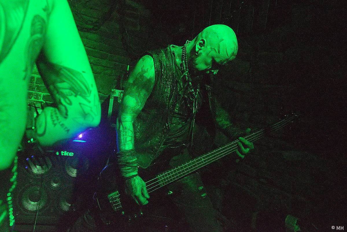 Plzeň ovládl blackmetal. Parlament přivítal finskou Hornu