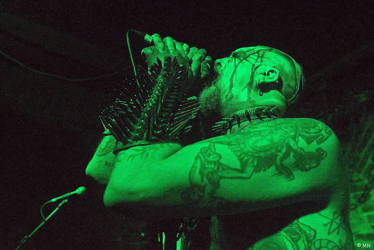 Plzeň ovládl blackmetal. Parlament přivítal finskou Hornu