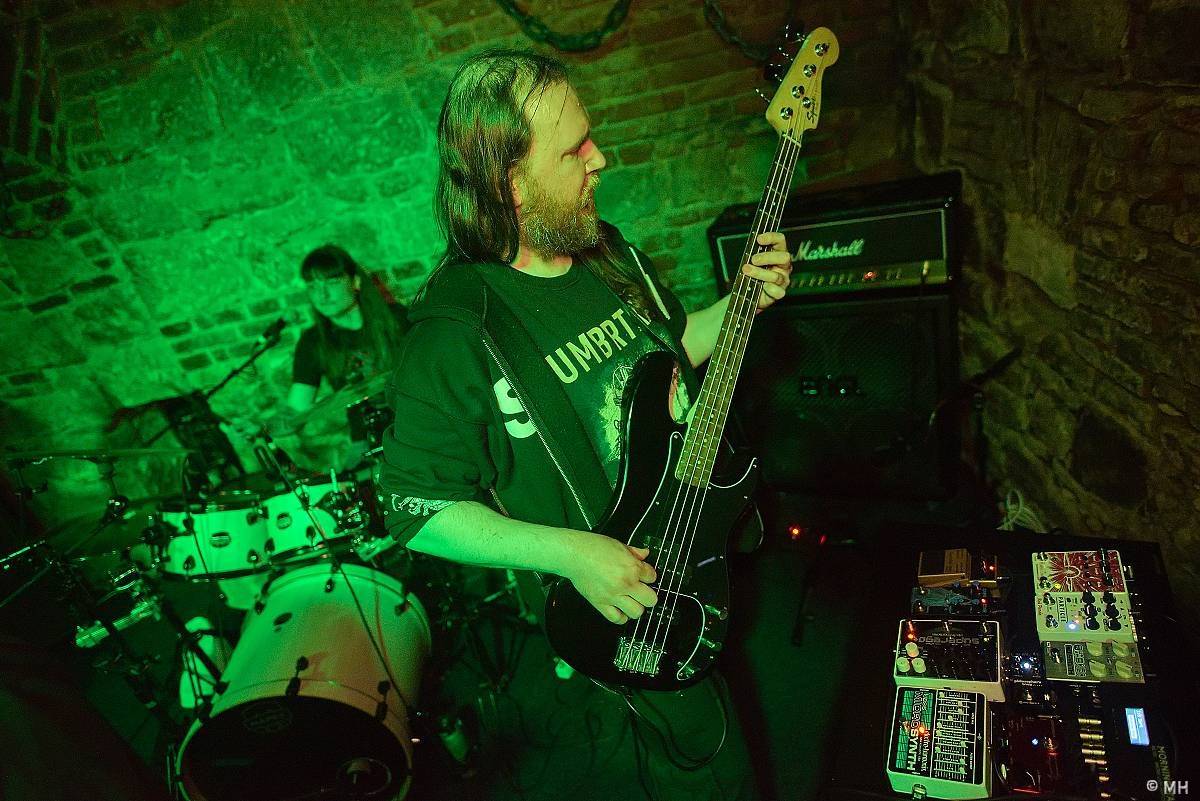 Plzeň ovládl blackmetal. Parlament přivítal finskou Hornu