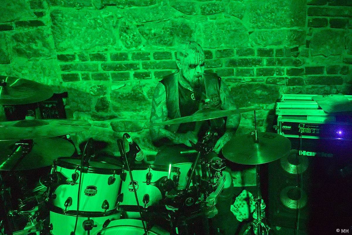 Plzeň ovládl blackmetal. Parlament přivítal finskou Hornu