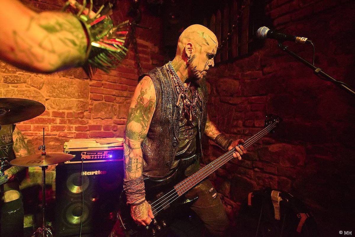 Plzeň ovládl blackmetal. Parlament přivítal finskou Hornu