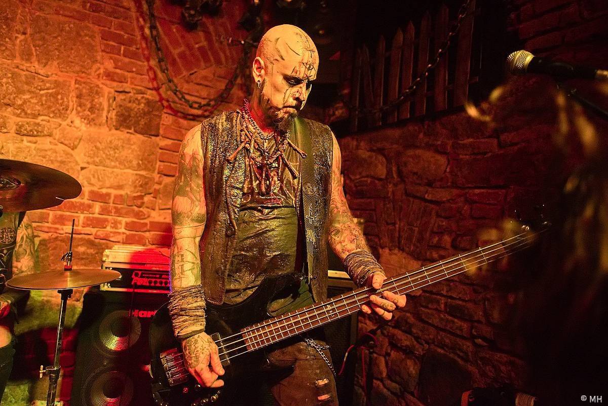 Plzeň ovládl blackmetal. Parlament přivítal finskou Hornu