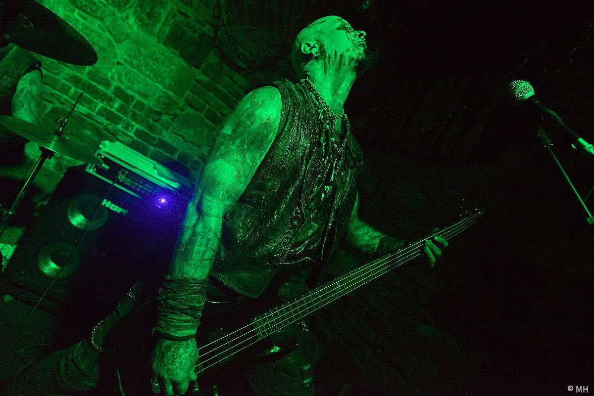 Plzeň ovládl blackmetal. Parlament přivítal finskou Hornu